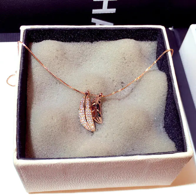 Leaf Pendant Choker Necklace