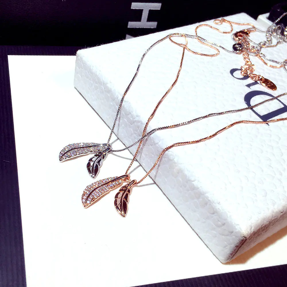 Leaf Pendant Choker Necklace