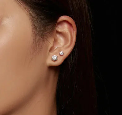 Six-Claw Moissanite Stud Earrings