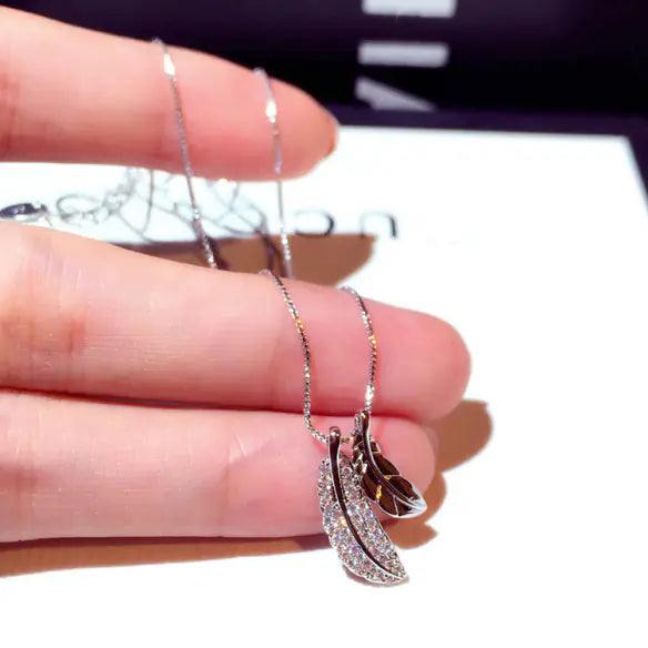 Leaf Pendant Choker Necklace